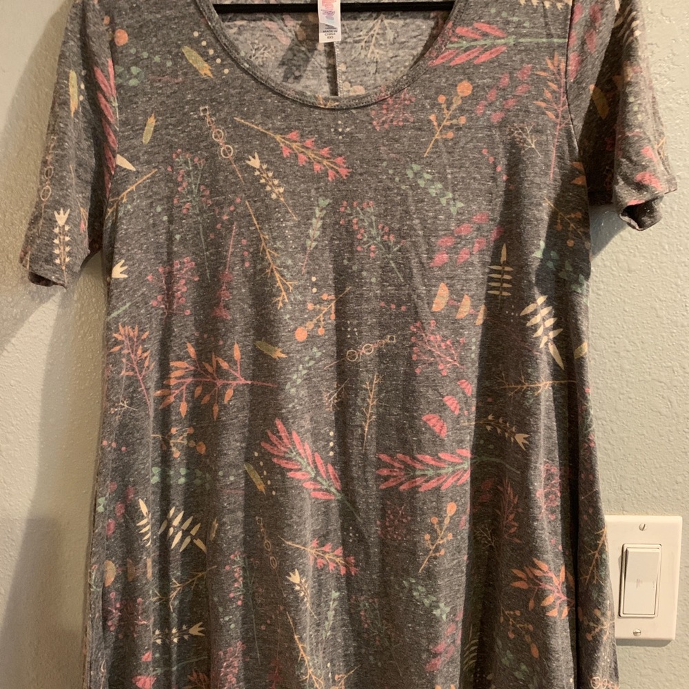 LuLaRoe Perfect Tee-NWOT